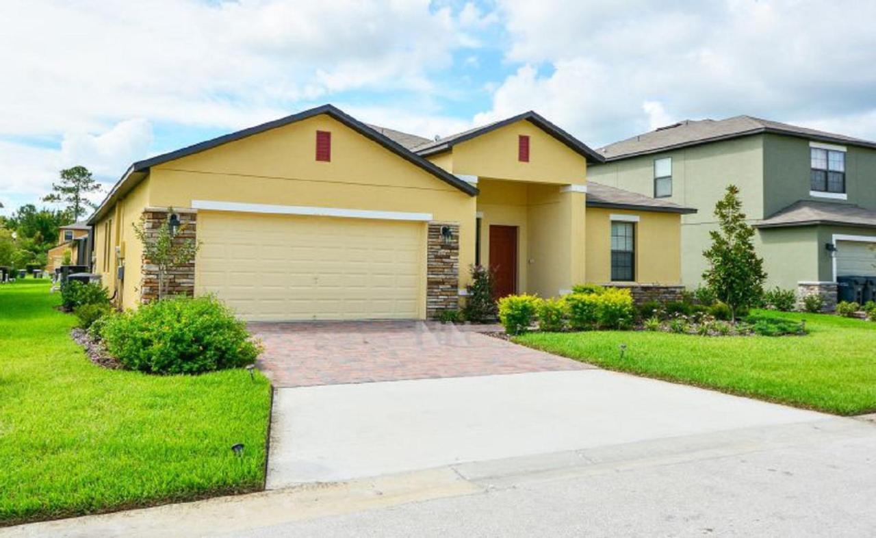 Make Memories With Your Family And Friends In This Beautiful Home 1014 Loughman Buitenkant foto