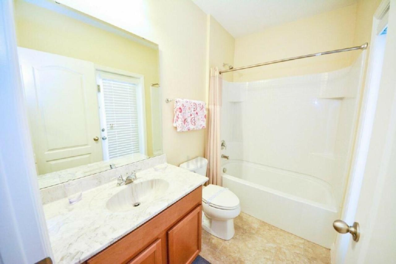 Make Memories With Your Family And Friends In This Beautiful Home 1014 Loughman Buitenkant foto